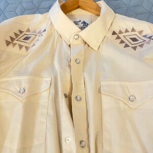 New Texas size medium western ware dress shirt. Great with jeans and a tee.